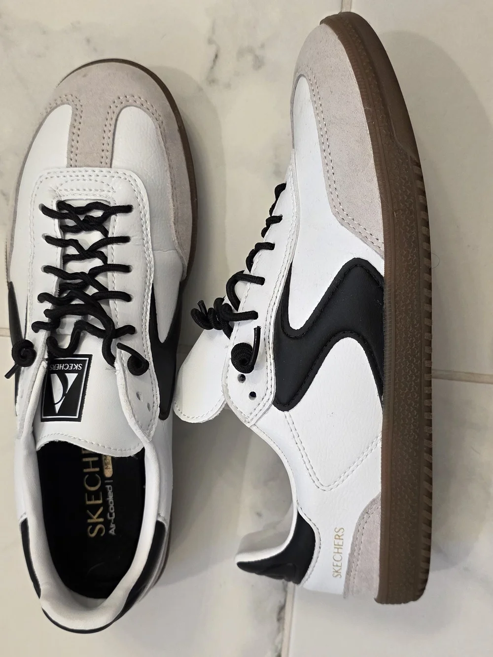 Skechers Court Classics Leather Sneakers Women's US 7.5 White Black Gum Sole Air